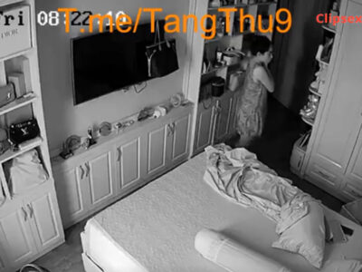 Gái Thay Đồ Bị Hack Camera Trong Phòng